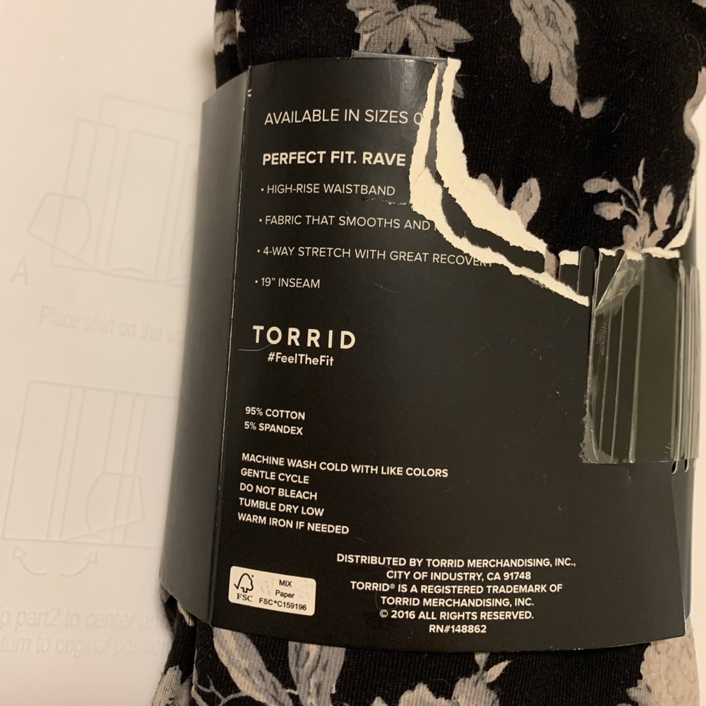 NEW Torrid 2 Pedal Pusher Signature Waist Pocket Legging, Black Floral - Picture 15 of 15